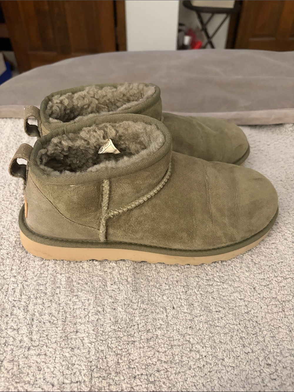Ugg Boot - Picture 3 of 6